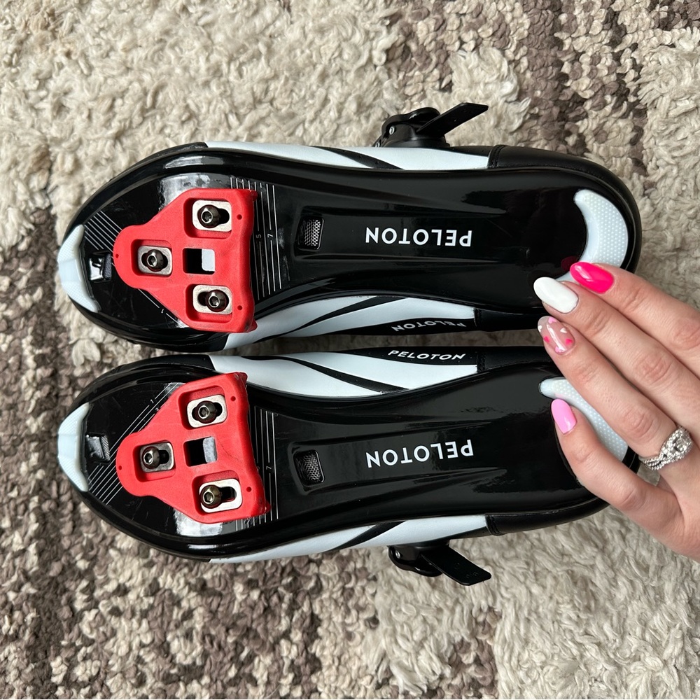 EUC Peloton Cycling Shoes - Size 43 (men’s size 10 and women’s size 12) - Picture 3 of 4